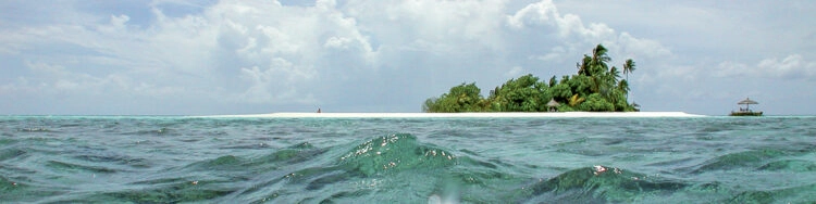 Fluctuating sea level of the oceans - tidal phenomenon: Gatafushi, Ari Atoll, Maldives