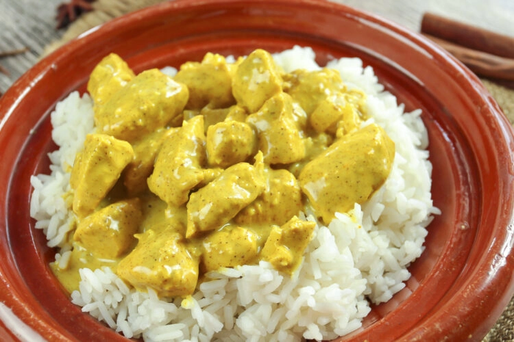 Cooking on board: Recipe / Dish - Chicken curry with an intense aroma of curry and coconut.