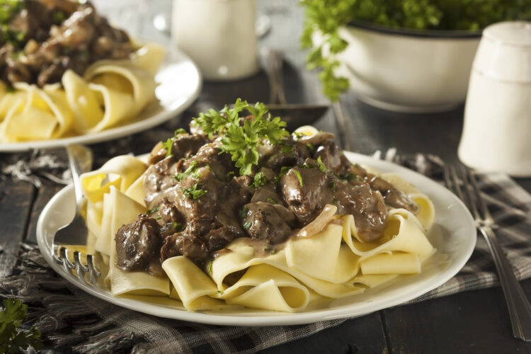 Cooking on board - delicious dishes and recipes: Boeuf Stroganoff