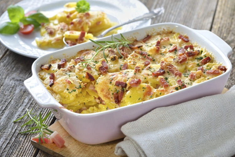 Cooking on board - delicious dishes and recipes: potato casserole