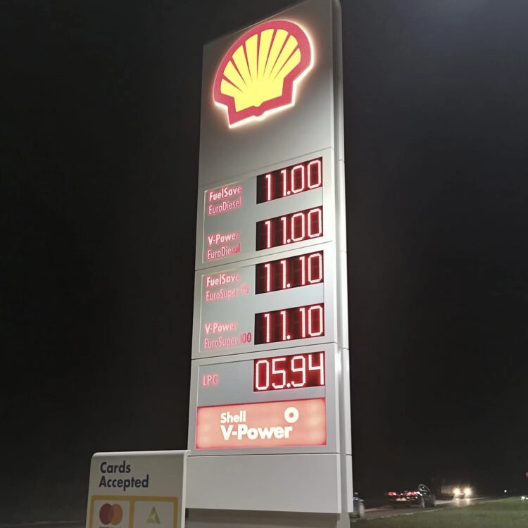 Shell gas station at the entrance to Medulin