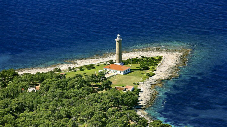 Cruise tip Zadar: island Veli Rat lighthouse