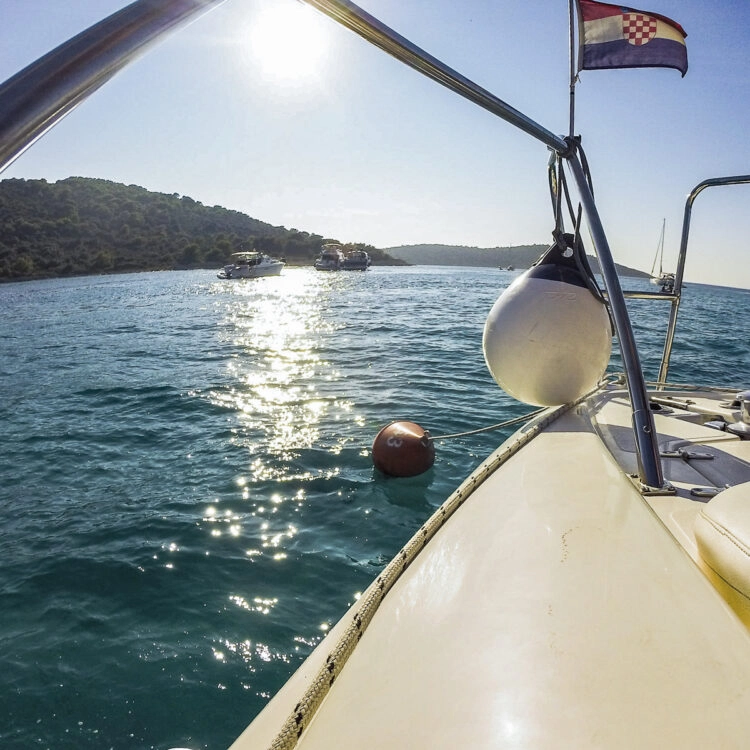 Buoy fields Croatia: mooring at buoy