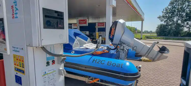H2C Boat from Torqeedo with hydrogen drive at the hydrogen filling station