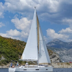 Cruise tip Montenegro with the yacht