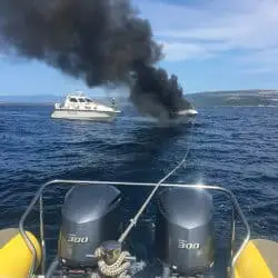 SeaHelp brennende Yacht