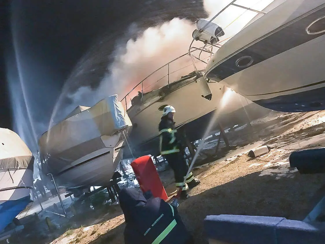 Major fire on the grounds of Marina Punat 2019 picture 2