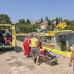 SeaHelp brings injured divers ashore.