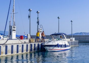Tanken an der Bootstankstelle in Kroatien.