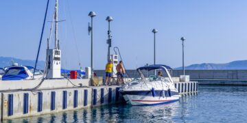 Tanken an der Bootstankstelle in Kroatien.