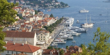 Hvar: View from the fortress to the old town and harbor