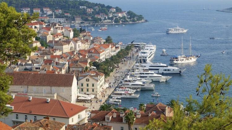 Hvar: View from the fortress to the old town and harbor