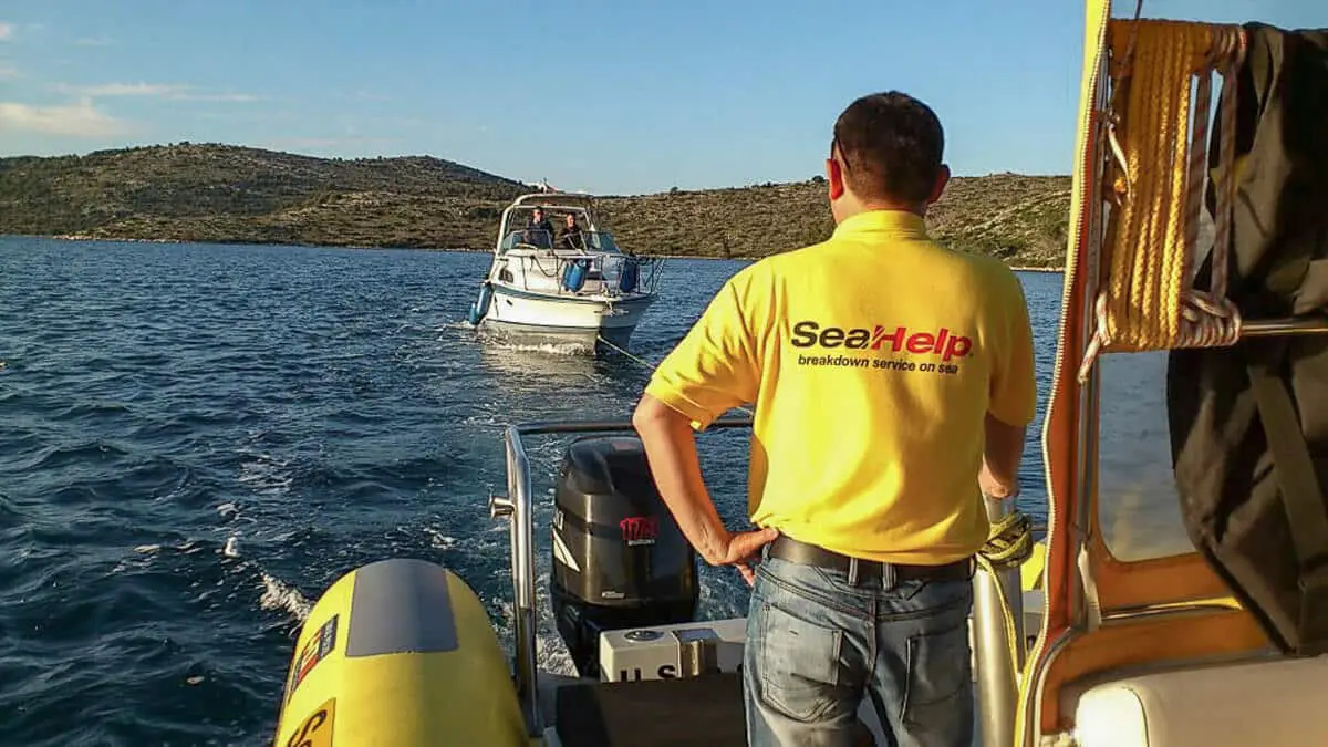 SeaHelp | Towing Yacht