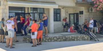 Croatia: Long queues for permit and tourist tax at the port authorities