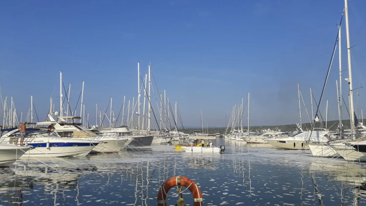 Marina Punat: Feuer an Bord der Yacht gelöscht