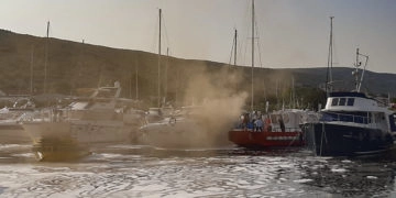 Brand Marina Punat Kroatien: Feuer an Bord einer Yacht