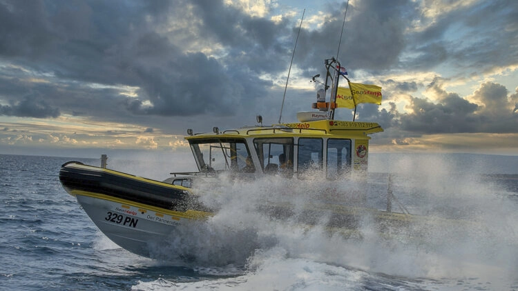 SeaHelp Einsatzboot: Bei jedem Wetter / Wind (Bora, Jugo, Bura, Maestral, Nevera / Neverin) unterwegs.