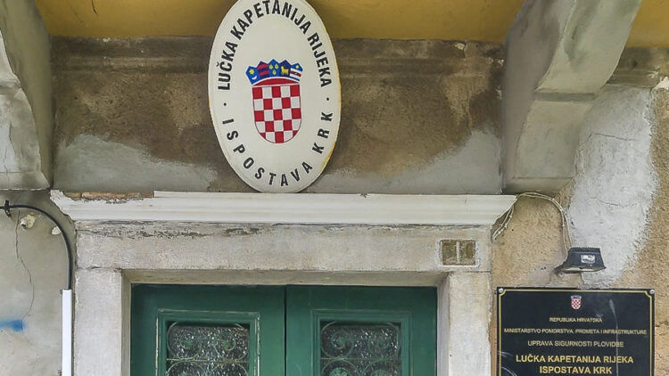 Permit: Opening hours and phone numbers of the capitaneries in Croatia in table form!