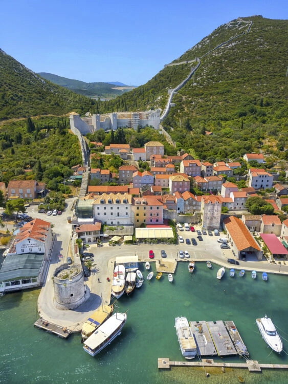 Croatia by yacht: sailing tip Ston on the Pelješac peninsula