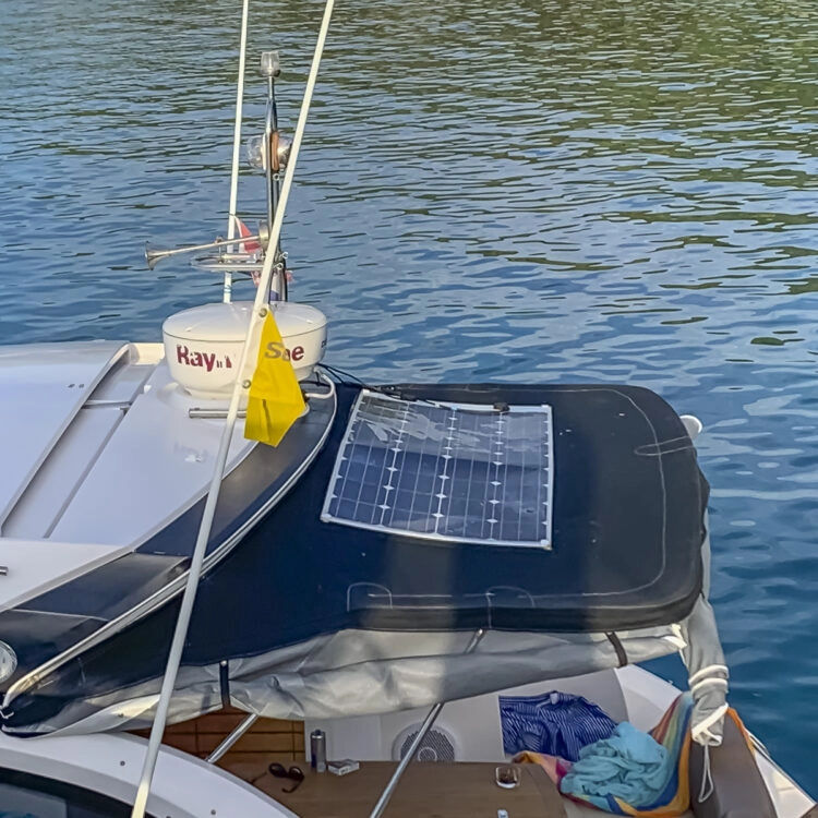 Power management / power consumption on a boat or yacht: solar panel