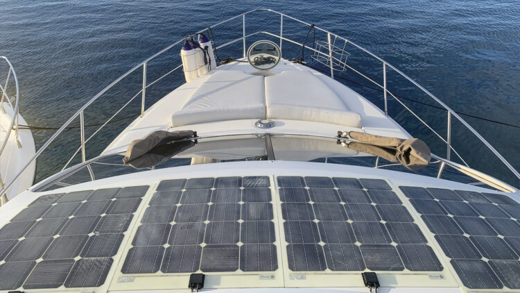 Power management / power consumption on a boat or yacht: solar power system