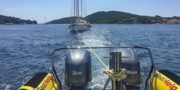 Emergency / Breakdown with sailboat on the water: How to behave properly on board?