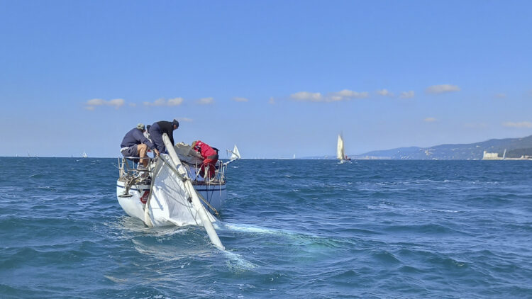 Barcolana - 41 rescues at the biggest regatta in the world: mast breakage