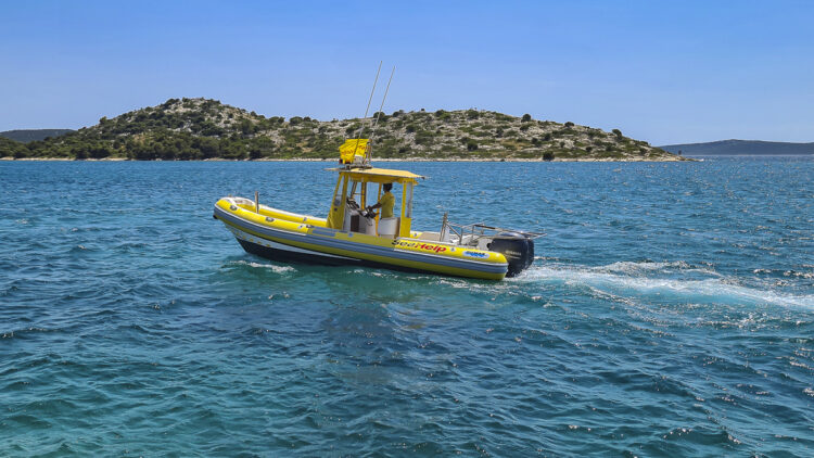 SeaHelp rescue boat in Pula / Istria: Pischel RIBLine 8.0