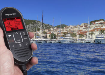 VHF radio (marine radio) on yacht & boat - VHF radio on board