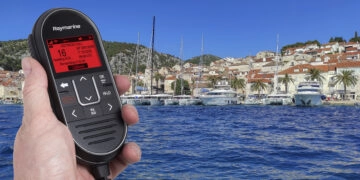 VHF radio (marine radio) on yacht & boat - VHF radio on board