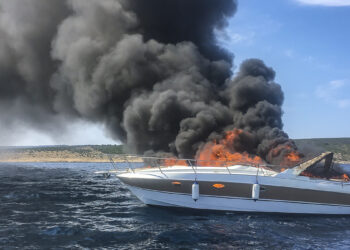 Fire on board: total loss of yacht