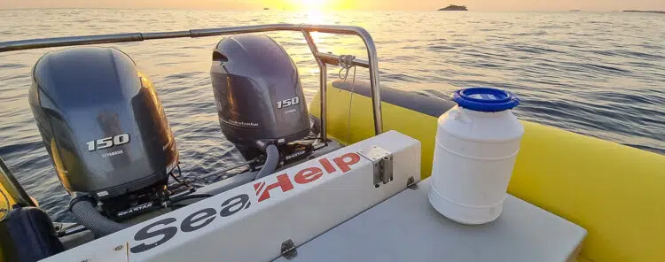 Boot Diebstahl, SeaHelp übergibt GPS-Sender an Polizei