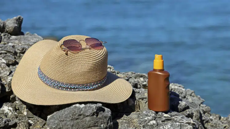 Sonnenschutz auf dem Wasser gegen UV - Strahlung