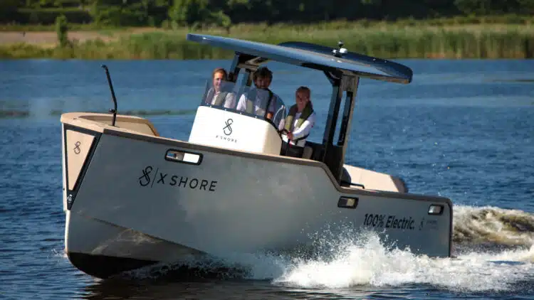Natural Yachts X Shore Eelex mit LiFePO4-Akkus