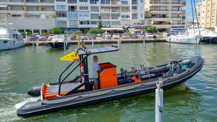 SeaHelp-Einsatz: Wassereinbruch in ein Boot - Einsatzboot Costa Brava