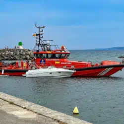 SeaHelp-Einsatz: Wassereinbruch in ein Boot - Salvamentos Maritimos Pumpen