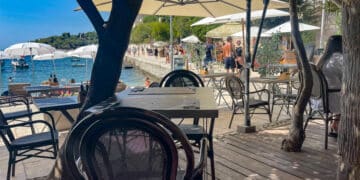 Kroatien Urlaub: Hohe Preise sorgen für leere Konoba's und Restaurants.