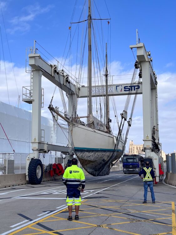 Segelyacht OWL in der STP-Werft