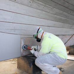 Segelyacht OWL arbeiten in der STP-Werft durch Beschichtungs-Spezialist AkzoNobel