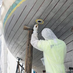 Segelyacht OWL arbeiten in der STP-Werft durch Beschichtungs-Spezialist AkzoNobel