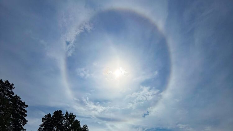 HALO - Ring um die Sonne: Ein Zeichen für einen Wetterumschwung.