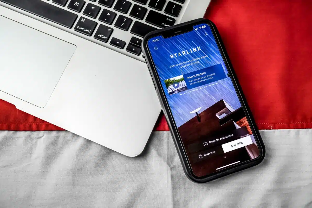 Starlink internet app on board a sailing yacht
