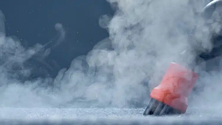 Cleaning a boat and yacht with a steam cleaner