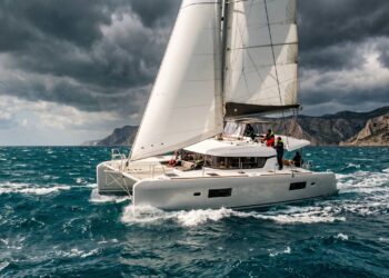 Lagoon 42 – escape hatches: a safety hazard